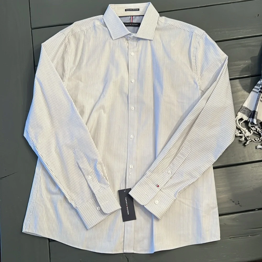 NWT Tommy Hilfiger Button Down - Picture 3 of 9